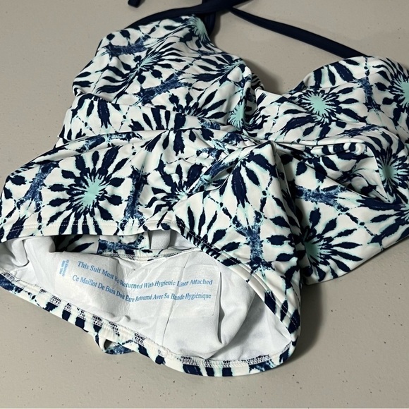 𝅺🆕 Liz Lange Maternity Halter One Piece Swimsuit - Picture 3 of 5